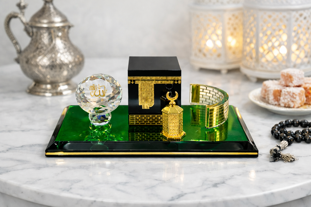 Décoration Islamique Kaaba en Cristal – Ensemble Makkah avec Allah, Kaaba et Lanterne Crystal Kaaba Islamic Decoration – Makkah Set with Allah Crystal, Kaaba & Lantern