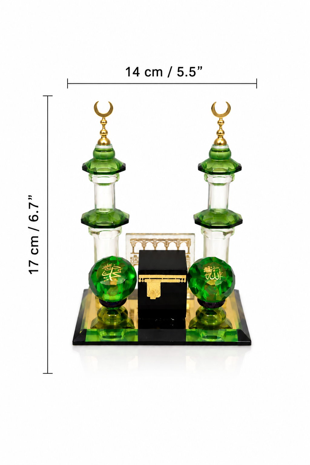 FR : Élégante décoration islamique en cristal représentant la Kaaba et les minarets.  EN : Elegant Islamic crystal decoration featuring the Kaaba and minarets.